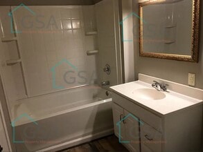 2127 Oakhurst Cir in Spartanburg, SC - Building Photo - Building Photo
