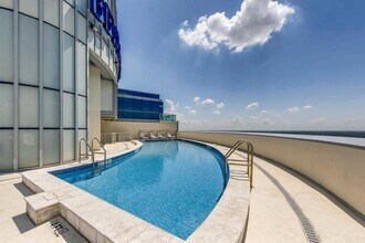 111 E Washington St in Orlando, FL - Building Photo - Building Photo