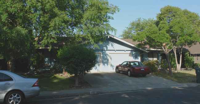 18331-18333 Carriage Dr in Morgan Hill, CA - Foto de edificio - Building Photo