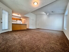 2238 S Stephen Ave, Unit 201 in Boise, ID - Foto de edificio - Building Photo