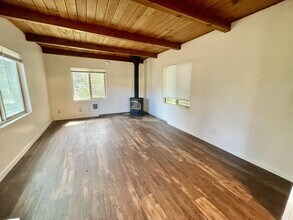 6721 Rhododendron Ave in Gleneden Beach, OR - Building Photo - Building Photo