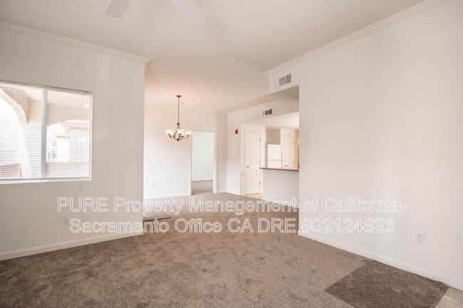 10001 Woodcreek Oaks Blvd in Roseville, CA - Building Photo - Building Photo