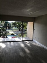 9353 Fontainebleau Blvd in Miami, FL - Foto de edificio - Building Photo