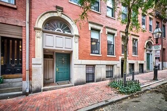 57 W Cedar St in Boston, MA - Building Photo - Building Photo