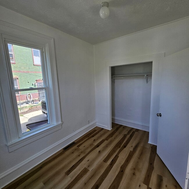 1351 7th Ave in Rockford, IL - Foto de edificio - Building Photo