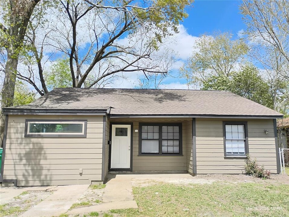 5617 Malmedy Rd in Houston, TX - Building Photo