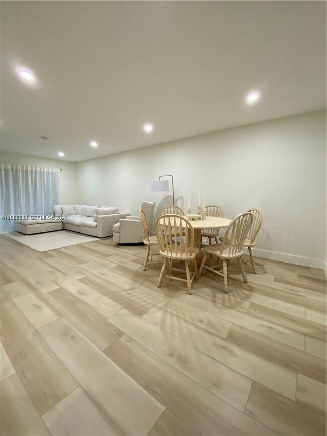 1200 Tallwood Ave in Hollywood, FL - Building Photo - Building Photo