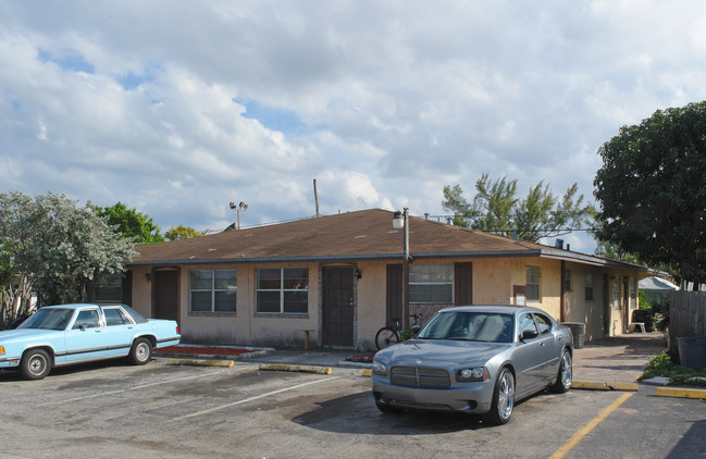 35th Street Apartments in Pompano Beach, FL - Foto de edificio - Building Photo