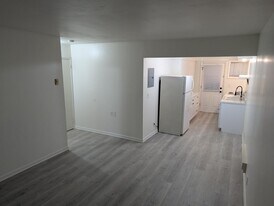 8115 SE Ramona St in Portland, OR - Building Photo