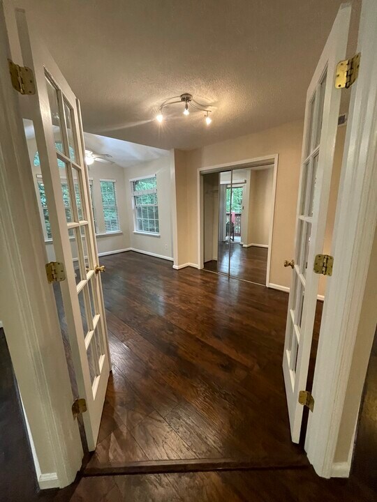 909 Wentworth Ct, Unit 909 in Alpharetta, GA - Foto de edificio