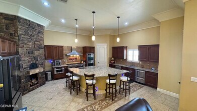 7381 Black Mesa Dr in El Paso, TX - Building Photo - Building Photo