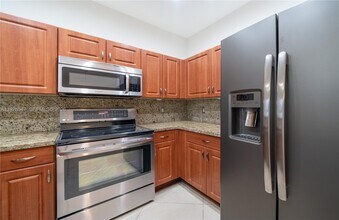 5327 SW 40th Ave in Fort Lauderdale, FL - Building Photo - Building Photo