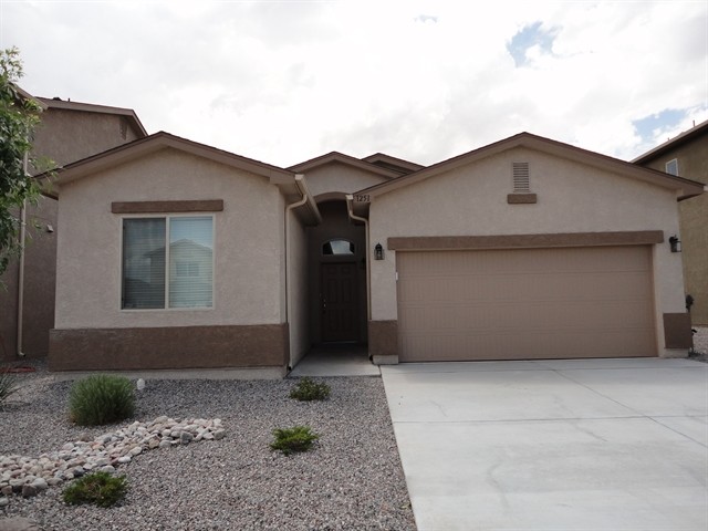 1251 Desert Paintbrush Loop NE in Rio Rancho, NM - Building Photo