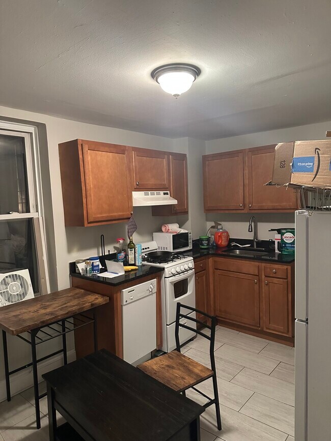 157 Winthrop Rd, Unit A1