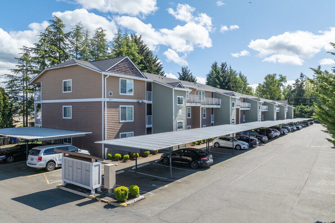Holly 100 in Everett, WA - Building Photo