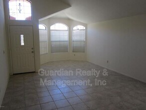 5941 E Kelton Ln in Scottsdale, AZ - Foto de edificio - Building Photo