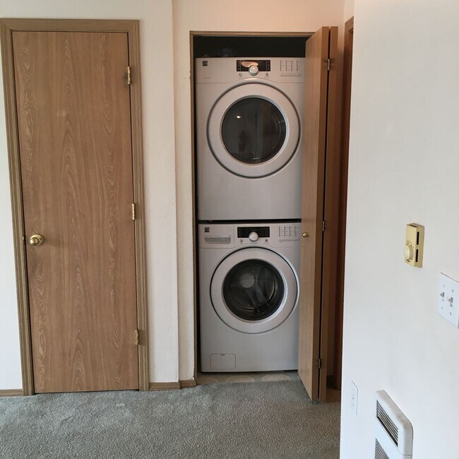 2501 E 2nd St in Newberg, OR - Building Photo - Building Photo