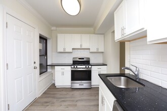 320 Lee St in Evanston, IL - Building Photo - Building Photo