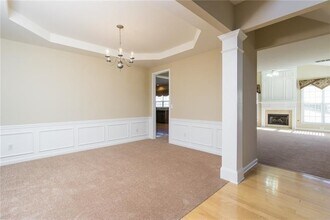 4987 Rustic Canyon Dr in Suwanee, GA - Foto de edificio - Building Photo