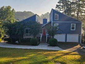 967 Smoketree Dr in Tucker, GA - Building Photo