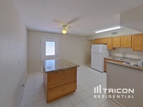 6112 Granada Cir in Las Vegas, NV - Building Photo - Building Photo