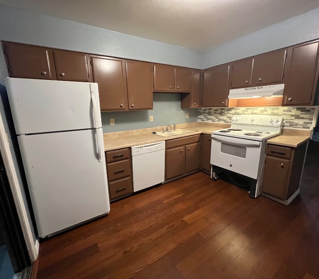 44 Royal Crest Dr in Pueblo, CO - Foto de edificio - Building Photo