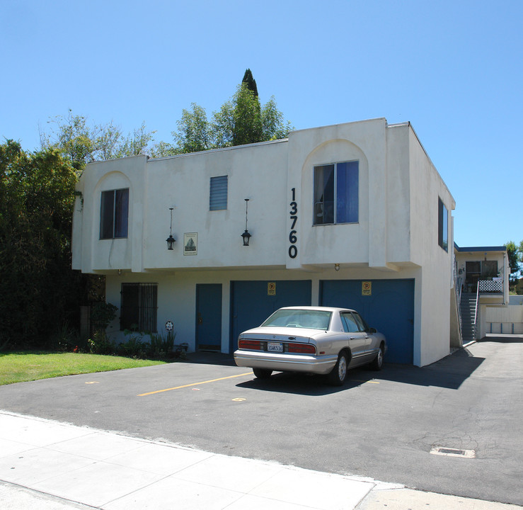 13760 Bessemer St in Van Nuys, CA - Building Photo