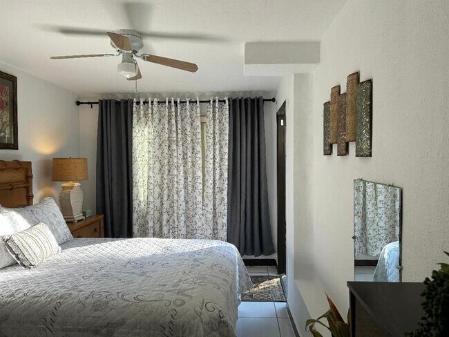 7231 Orleans St in Miramar, FL - Building Photo - Building Photo