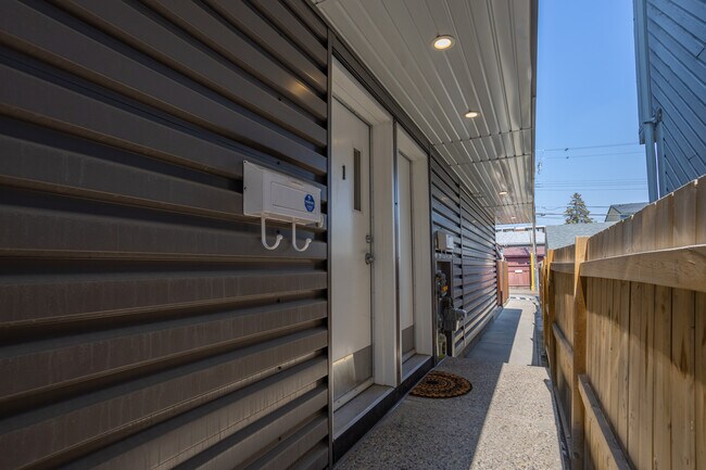 6810 7 St SW in Calgary, AB - Building Photo - Building Photo