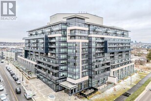 395 Dundas St W in Oakville, ON - Building Photo