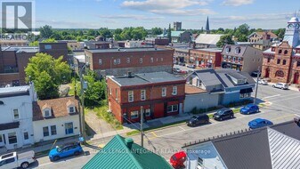 34 Market St N in Smiths Falls, ON - Building Photo