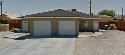 10730 Garibaldi Dr, Unit A in California City, CA - Foto de edificio - Building Photo