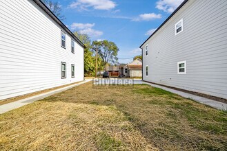 2809 E Riverside Dr in Indianapolis, IN - Foto de edificio - Building Photo