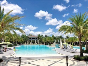 7819 NW 104th Ave-Unit -32 in Doral, FL - Foto de edificio - Building Photo