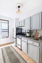 177 Thompson St in New York, NY - Building Photo - Building Photo