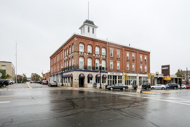 219-223 W Main St in Ravenna, OH - Building Photo - Building Photo