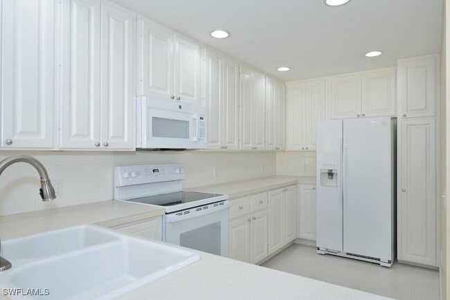 28725 Alessandria Cir in Bonita Springs, FL - Building Photo - Building Photo