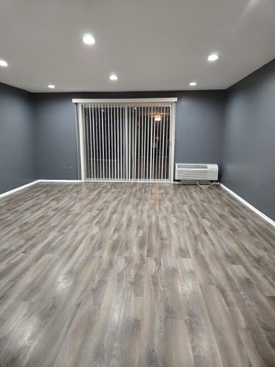19 E Palatine Rd in Arlington Heights, IL - Building Photo