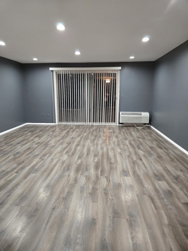 19 E Palatine Rd