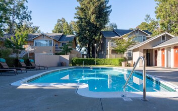 Sundance in Vallejo, CA - Foto de edificio - Building Photo