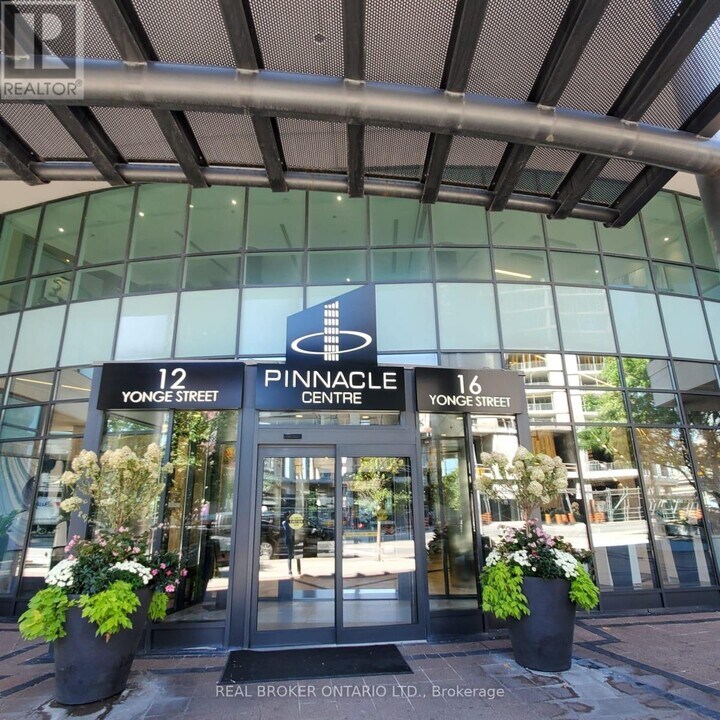 12-2112 Yonge St in Toronto, ON - Building Photo