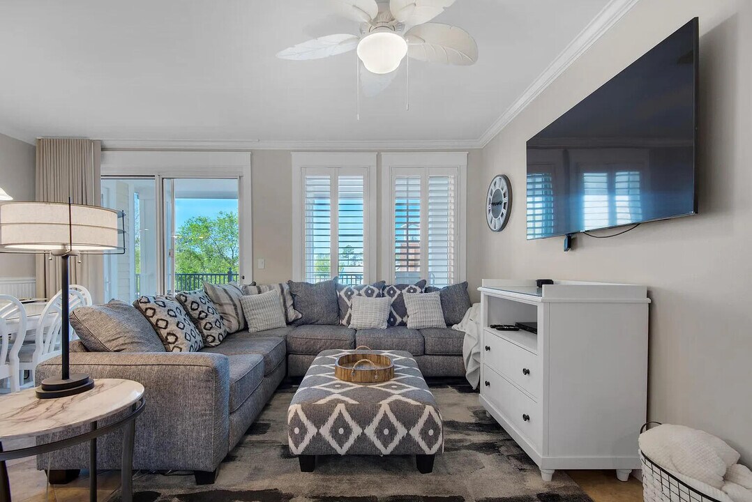 9100 Baytowne Wharf Blvd in Destin, FL - Building Photo