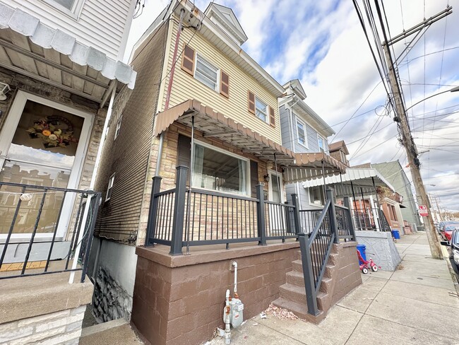 324 Ella St in Pittsburgh, PA - Building Photo - Building Photo