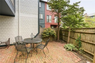 319 Swans Wharf Row in Newport, RI - Building Photo - Building Photo