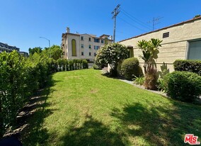 11163 Camarillo St in Los Angeles, CA - Foto de edificio - Building Photo