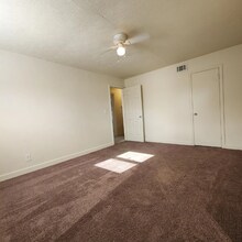 9706 El Prado St in Louisville, KY - Building Photo - Building Photo