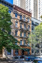 512 E 81st St in New York, NY - Building Photo