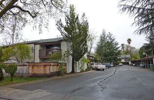 Graceland Apartments in Ukiah, CA - Building Photo