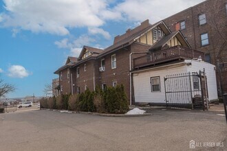 663 Dr Martin Luther King Jr Blvd in Newark, NJ - Building Photo - Building Photo