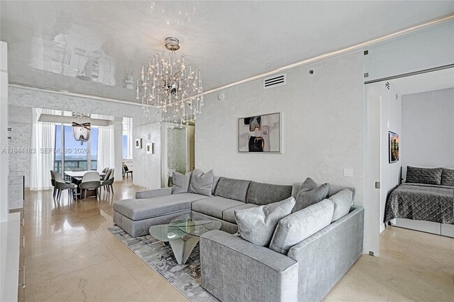 15901 Collins Ave in Sunny Isles Beach, FL - Foto de edificio - Building Photo